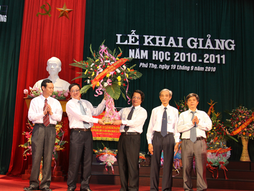 album Khai giảng năm học 2010-2011