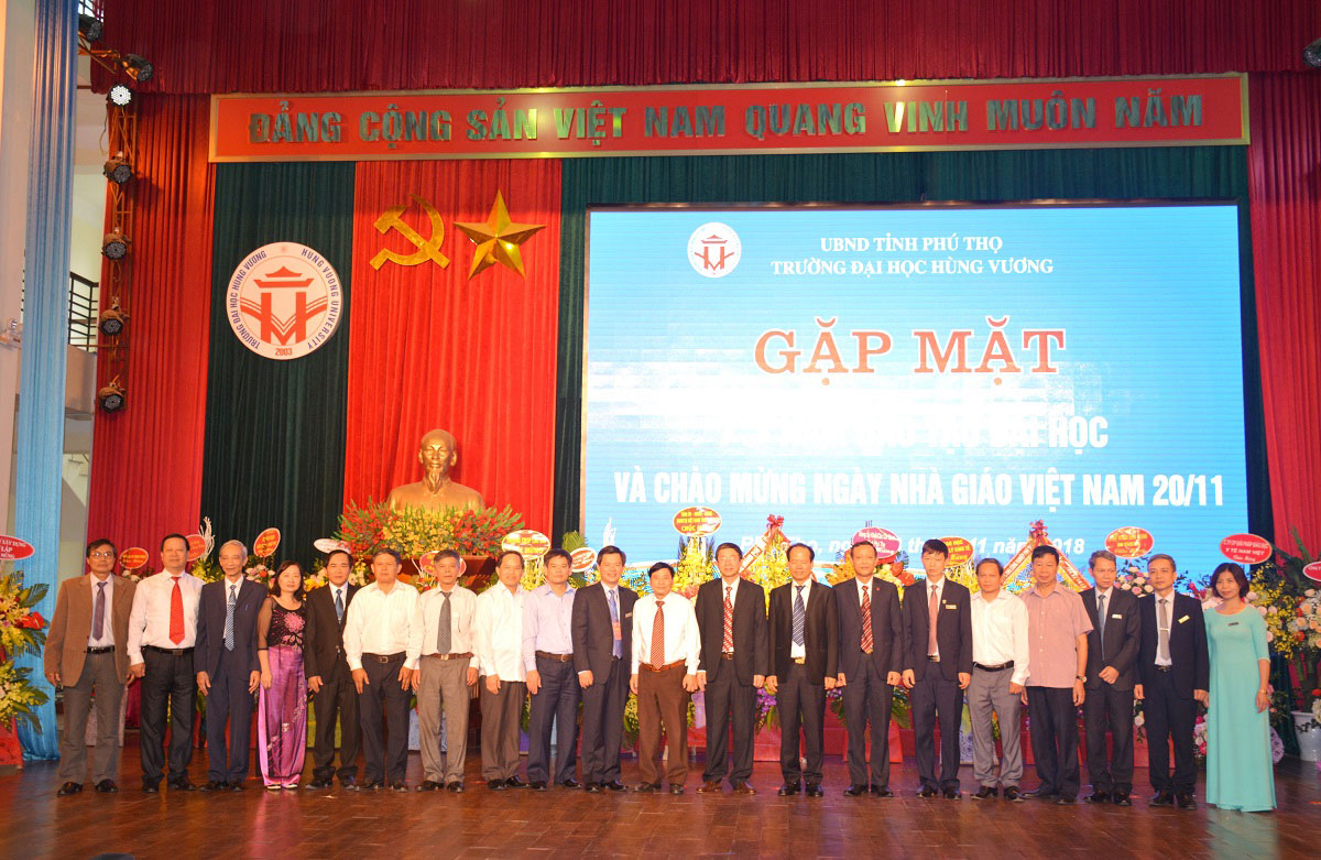 http://www.hvu.edu.vn/file/1350440875/15%20DH%20(8).jpg