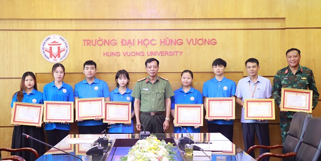 Cac tap the, ca nhan Truong Dai hoc Hung Vuong duoc Cong an tinh Phu Tho khen thuong co thanh tich xuat sac tham gia dien tap thuc binh trong dien tap khu vuc phong thu tinh Phu Tho nam 2024