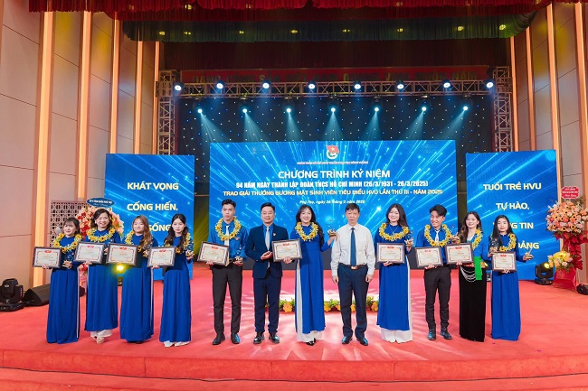 Chuong trinh ky niem 94 nam ngay thanh lap Doan TNCS Ho Chi Minh, Trao thuong “Guong mat sinh vien tieu bieu HVU” Lan thu III nam 2025