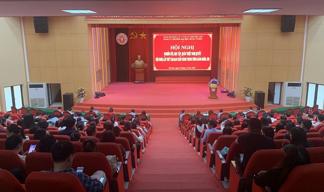 Dang bo Truong DHHV to chuc Hoi nghi nghien cuu, hoc tap, quan triet Nghi quyet Hoi nghi lan thu Tam Ban Chap hanh Trung uong Dang khoa XIII