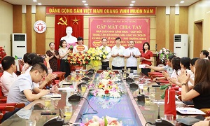 Gap mat, chia tay Nha giao Dinh Canh Nhac - Giam doc Trung tam Boi duong Nha giao va CBQLGD va Nha giao Le Van Linh - Pho truong Khoa, Khoa GDTH&MN nghi che do huu tri