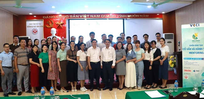 Khai mac khoa dao tao ky nang co van va hanh trinh mentoring danh cho có van khoi nghiep doi moi sang tao khu vuc Trung du va mien nui phia Bac