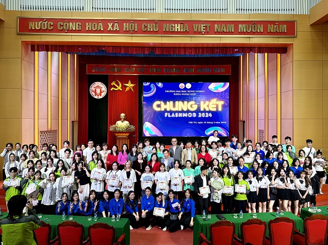 Khoa Ngoai ngu Truong DH Hung Vuong to chuc thanh cong Chung ket Flashmob 