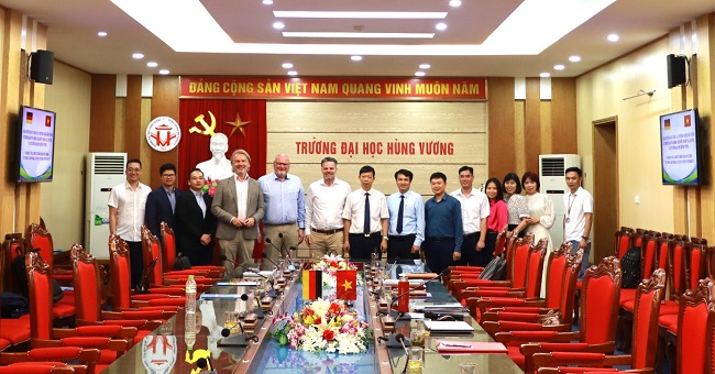 Tiep don va lam viec voi Doan cong tac Truong nghe Dieu duong Tecmed Bildung Gmbh, CHLB Duc 