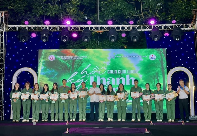 Tong ket khoa hoc Giao duc Quoc phong & An ninh va chuong trinh gala “Hoi ky thanh xuan” cho hon 1400 sinh vien Hoc vien Chinh sach va Phat trien nam 2024