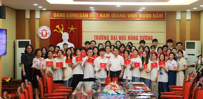 Tong ket khoa hoc tieng Viet cho sinh vien Hoc vien Hong Ha, Trung Quoc tai Truong Dai hoc Hung Vuong