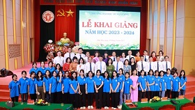 Truong Dai hoc Hung Vuong long trong to chuc Le khai giang nam hoc 2023 - 2024