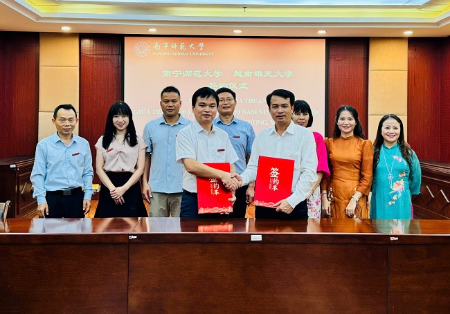 Truong Dai hoc Hung Vuong tham va lam viec voi Truong Dai hoc Su pham Nam Ninh, Trung Quoc