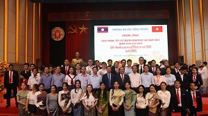 Chuong trinh don Tet co truyen Bunpimay nam 2025 cho cac can bo va Luu hoc sinh Lao dang hoc tap tai Truong Dai hoc Hung Vuong