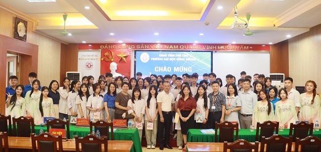 Hoc sinh khoi 12 Truong THPT Cam An tinh Yen Bai tham quan, trai nghiem huong nghiep tai HVU