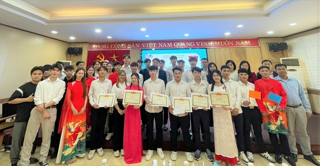 Hoi thi “Kham pha ve dep van hoa Viet Nam” cho luu hoc sinh Lao Khoa Ky thuat - Cong nghe