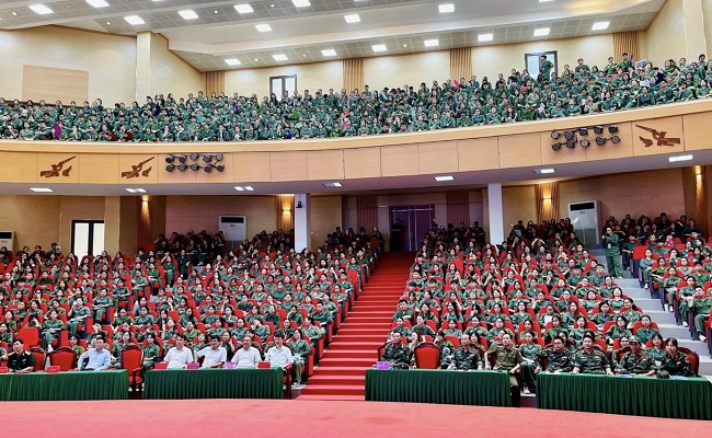 Khai mac khoa hoc GDQP&AN cho hon 1400 sinh vien Hoc vien Chinh sach va Phat trien nam 2024
