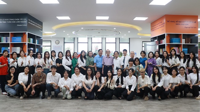 Khai mac lop boi duong nang khieu sang tac van hoc nam 2025