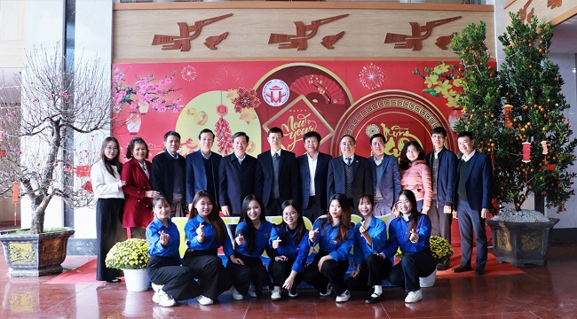 Phien hop thu Muoi Bon Hoi dong truong Truong DH Hung Vuong nhiem ky 2020 - 2025