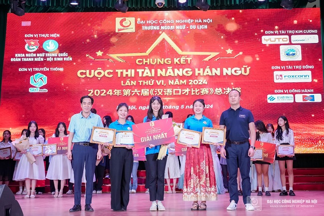 Sinh vien nganh Ngon ngu Trung Quoc Truong Dai hoc Hung Vuong xuat sac gianh giai cao tai cac cuoc thi “Tai nang Han ngu” va “Nhip cau Han ngu” nam 2024