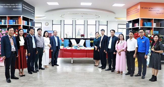 Toa dam khoa hoc: Gioi thieu, quan triet, tuyen truyen noi dung cuon sach cua dong chi Nguyen Phu Trong, Tong Bi thu Ban Chap hanh Trung uong Dang Cong san Viet Nam