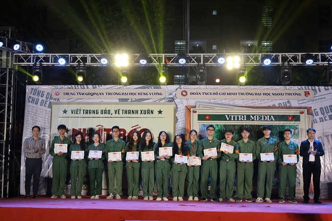 Tong ket khoa hoc Giao duc QP&AN va chuong trinh gala “Nhat bao thoi xanh” cho gan 1500 sinh vien FTU nam 2025