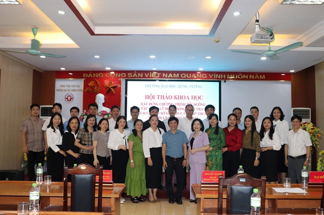 Trung tam Boi duong nha giao va can bo quan ly giao duc to chuc Hoi thao khoa hoc “Xay dung chuong trinh boi duong cong tac quan ly hoat dong kiem tra noi bo tai cac co so giao duc co cap THCS tren dia ban tinh Phu Tho”. 