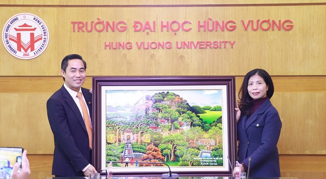 Truong Dai hoc Hung Vuong lam viec voi Ngan Hang SHB