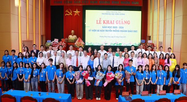 Truong Dai hoc Hung Vuong long trong to chuc Le khai giang nam hoc moi 2025 - 2026