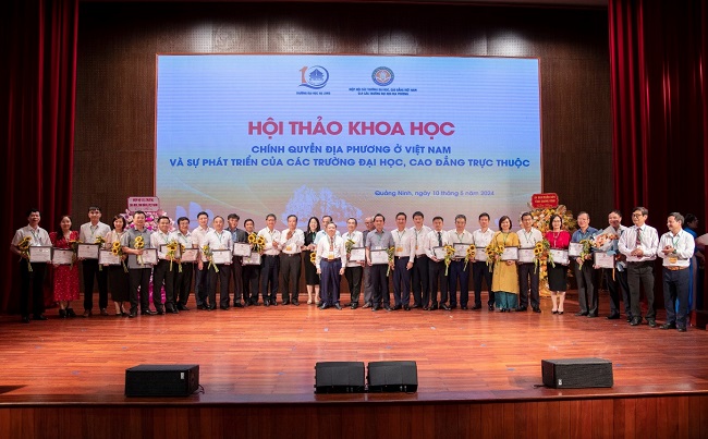 Truong Dai hoc Hung Vuong tham du Hoi thao khoa hoc “Chinh quyen dia phuong o Viet Nam va su phat trien cua cac truong dai hoc, cao dang truc thuoc”