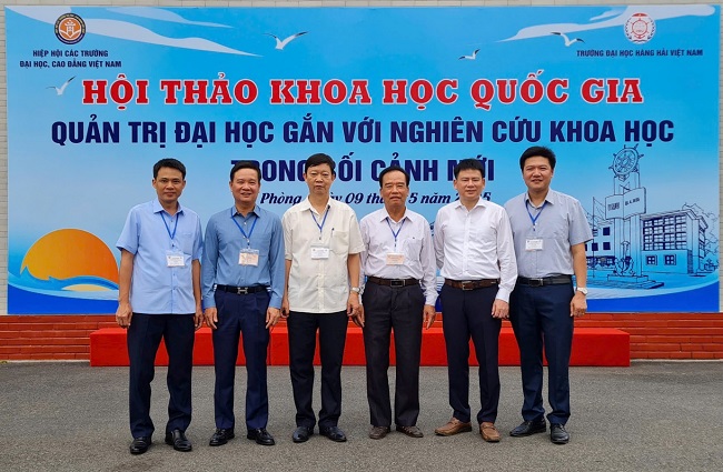 Truong Dai hoc Hung Vuong tham gia Hoi thao Quoc gia Quan tri Dai hoc gan voi nghien cuu Khoa hoc trong boi canh moi