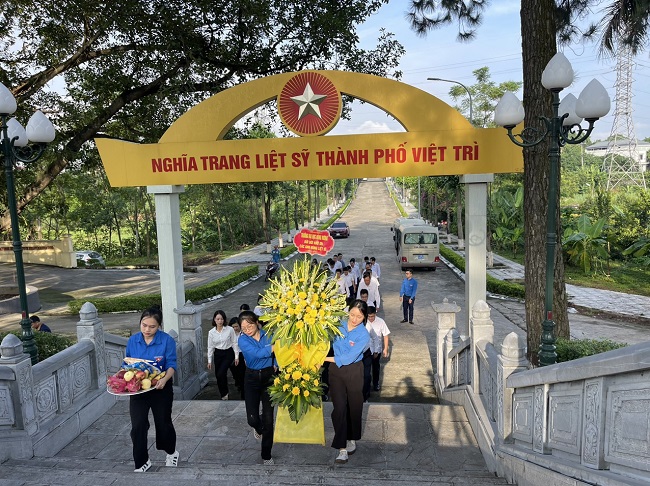 Truong Dai hoc Hung Vuong to chuc chuoi hoat dong Tri an Ky niem 77 nam ngay Thuong binh - Liet sy (27/7/1947 – 27/7/2024)