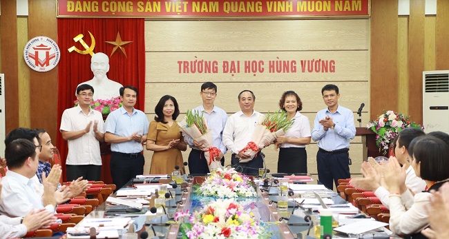 Truong Dai hoc Hung Vuong trien khai Quyet dinh cua UBND tinh Phu Tho ve cong tac can bo