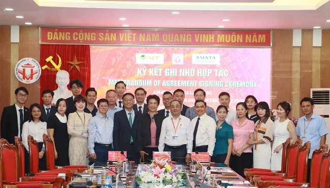 Truong DH Hung Vuong ky ket hop tac voi Tap doan Amata City Ha Long va Trung tam vien cong nghe Chau A tai Viet Nam
