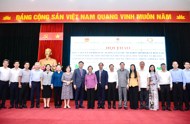 Truong DH Hung Vuong tham du hoi thao quoc gia: “Hoc tap va lam theo tu tuong Chu tich Ho Chi Minh ve dao tao va phan dau de tro thanh nguoi cong dan tot, nguoi can bo tot, gop phan nang cao chat luong nguon nhan luc trong thoi ky moi”