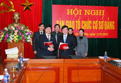 Hoi nghi ban giao Dang bo Truong Dai hoc Hung Vuong ve truc thuoc Dang uy Khoi cac co quan Tinh Phu Tho