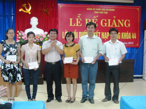Be giang lop Boi duong ket nap Dang khoa 44