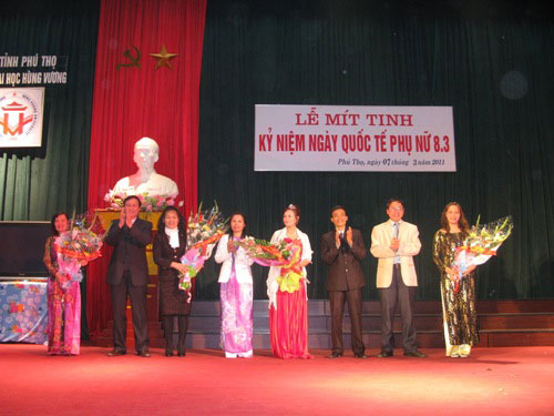 Can bo giang vien tai nang, thanh lich nam 2011