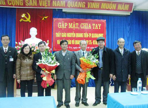 Gap mat va chia tay cac Nha giao nghi che do huu tri