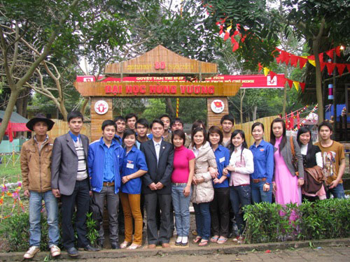 Ngay hoi cua Doan TNCS Ho Chi Minh Truong Dai Hoc Hung Vuong