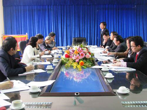 Ban Thuong vu Dang uy Khoi cac co quan Tinh lam viec voi Ban Thuong vu Dang uy Truong Dai hoc Hung Vuong