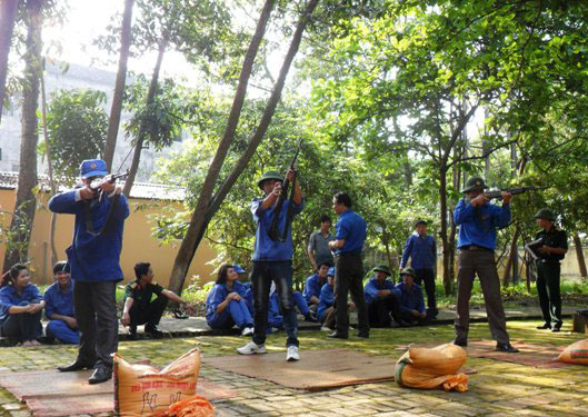 Dai hoc Hung Vuong hoan thanh huan luyen luc luong tu ve nam 2012