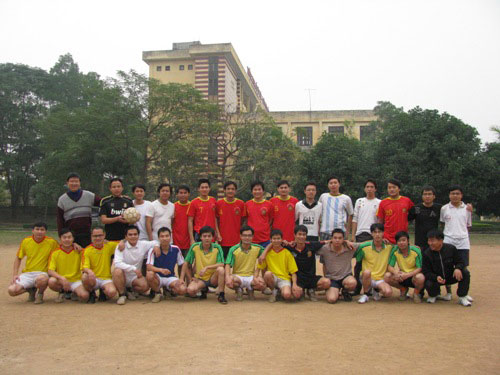 Giao luu bong da giua co so 1 va co so 2 Ngay 29/12/2010, tai truong Dai hoc Hung Vuong