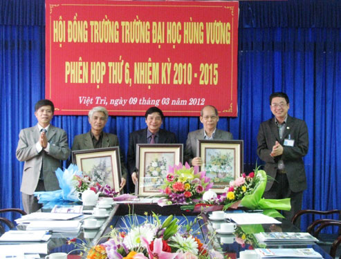 Phien hop thu 6 Hoi dong truong Truong Dai hoc Hung Vuong nhiem ky 2012 – 2015