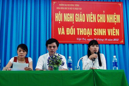Khoa KHXH&NV to chuc Hoi nghi giao vien chu nhiem va doi thoai sinh vien nam hoc 2012 – 2013