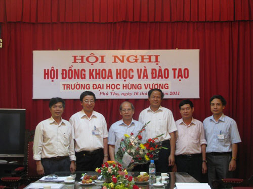 Hoi nghi “Hoi dong Khoa hoc va Dao tao Truong Dai hoc Hung Vuong”