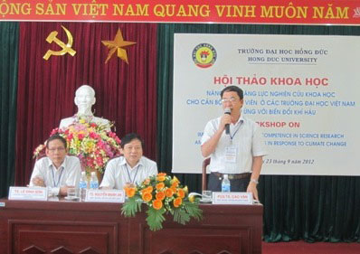 Truong Dai hoc Hung Vuong tham gia hoi thao “Nang cao nang luc nghien cuu khoa hoc cho can bo, giang vien o cac truong DH Viet Nam thich ung voi bien doi khi hau”