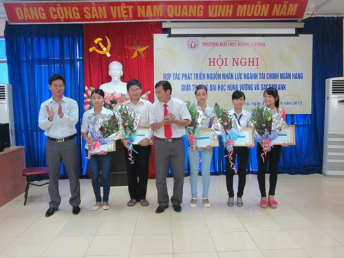 Hoi nghi hop tac phat trien nguon nhan luc nganh Tai chinh ngan hang giua truong Dai hoc Hung Vuong va Sacombank