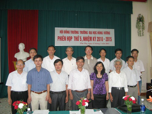 Phien hop lan thu 5 Hoi dong truong Truong Dai hoc Hung Vuong