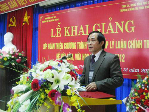 Khai giang lop hoan thien chuong trinh Trung cap ly luan chinh tri he vua lam, vua hoc khoa hoc 2011 – 2012
