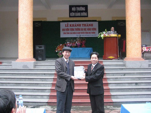Nhung tac pham nghe thuat dac sac tai Truong Dai hoc Hung Vuong