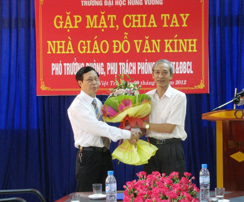 Gap mat, chia tay Nha giao Do Van Kinh – Pho Truong phong, Phu trach phong Thanh tra, Khao thi va Dam bao chat luong – nghi che do huu tri