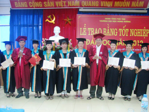 160 hoc vien nhan bang tot nghiep Dai hoc su pham Mam non va Dai hoc Ke toan, he lien thong nam 2012