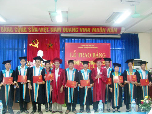 137 hoc vien nhan bang tot nghiep Dai hoc su pham Toan nam 2012